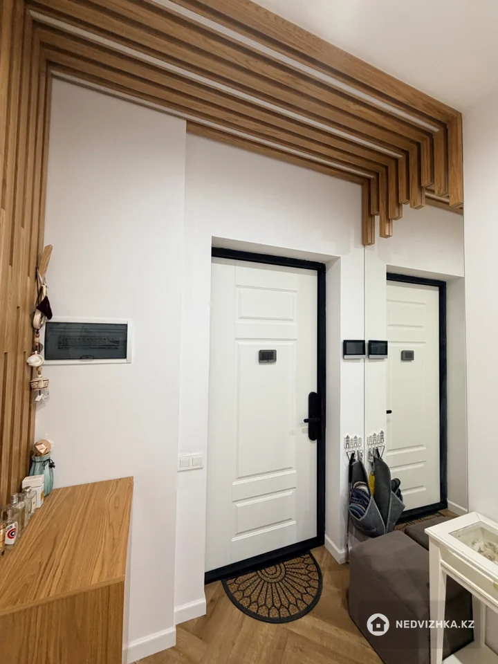 2-комнатная квартира, этаж 8 из 9, 79 м², фотография 2