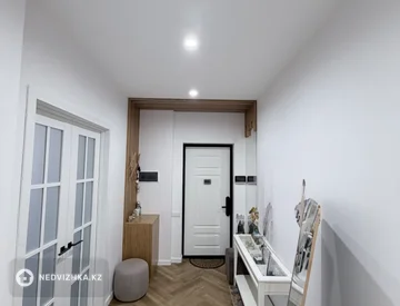 2-комнатная квартира, этаж 8 из 9, 79 м², миниатюра 3