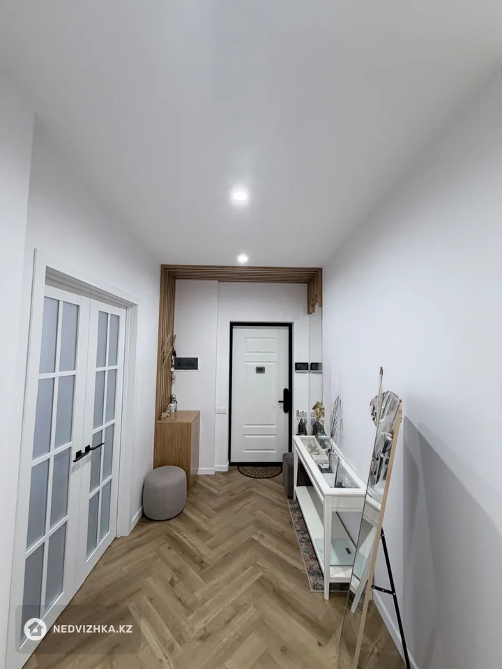 2-комнатная квартира, этаж 8 из 9, 79 м², фотография 3