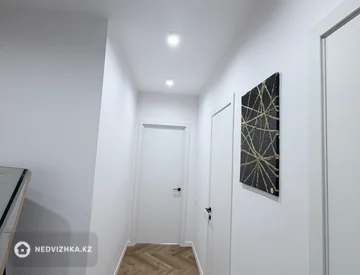 2-комнатная квартира, этаж 8 из 9, 79 м², миниатюра 4