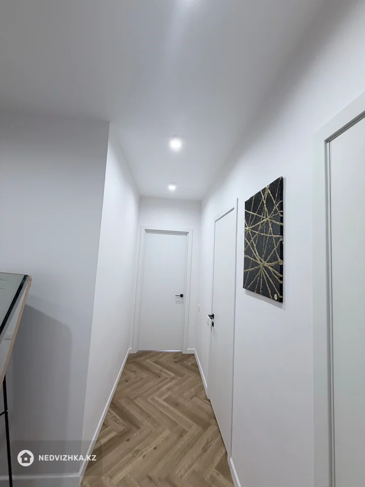 2-комнатная квартира, этаж 8 из 9, 79 м², фотография 4
