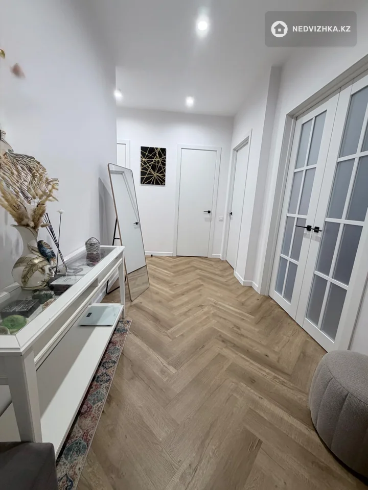2-комнатная квартира, этаж 8 из 9, 79 м², фотография 2