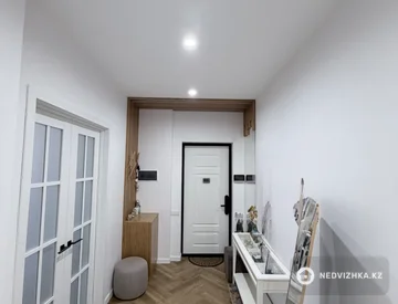 2-комнатная квартира, этаж 8 из 9, 79 м², миниатюра 3