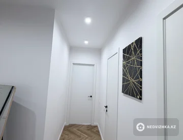 2-комнатная квартира, этаж 8 из 9, 79 м², миниатюра 4