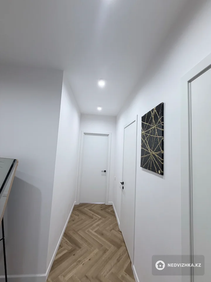 2-комнатная квартира, этаж 8 из 9, 79 м², фотография 4