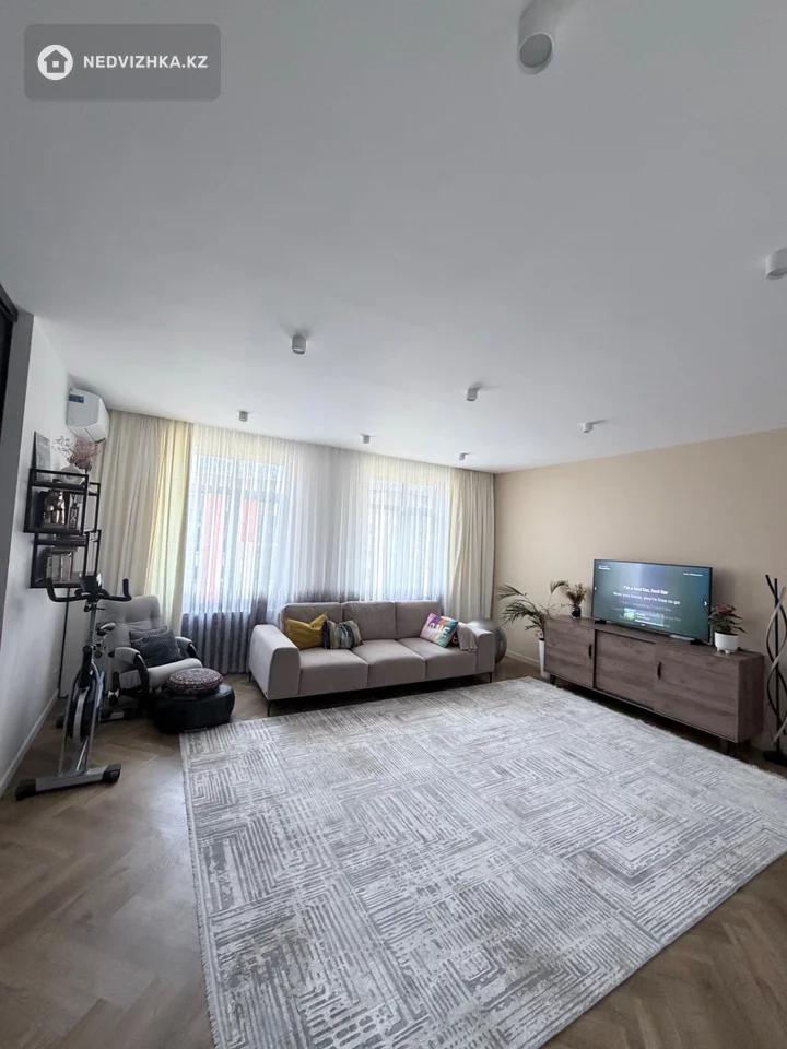 2-комнатная квартира, этаж 8 из 9, 79 м², фотография 5