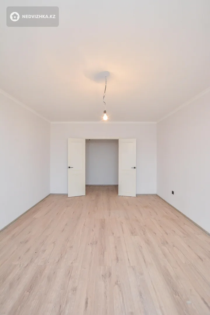 2-комнатная квартира, этаж 8 из 19, 66 м², фотография 2