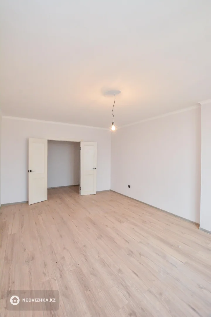 2-комнатная квартира, этаж 8 из 19, 66 м², фотография 3