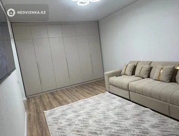 1-комнатная квартира, этаж 3 из 12, 35 м², На длительный срок, миниатюра 2