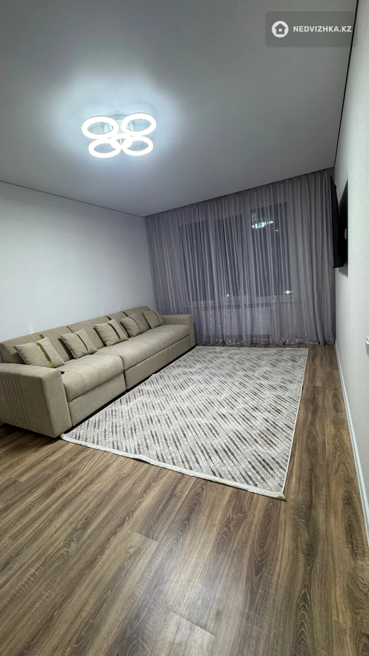 1-комнатная квартира, этаж 3 из 12, 35 м², На длительный срок, фотография 3
