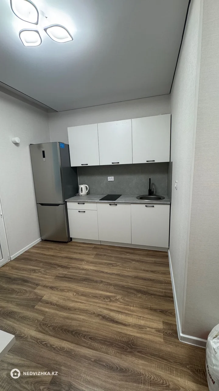 1-комнатная квартира, этаж 3 из 12, 35 м², На длительный срок, фотография 4