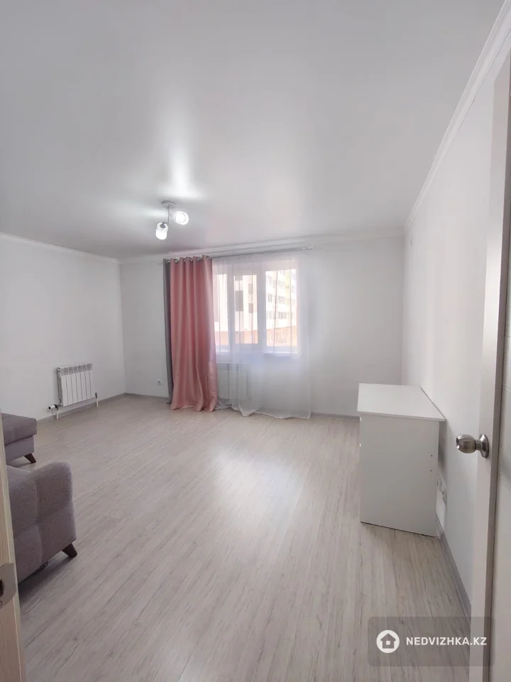 1-комнатная квартира, этаж 2 из 9, 39 м², На длительный срок