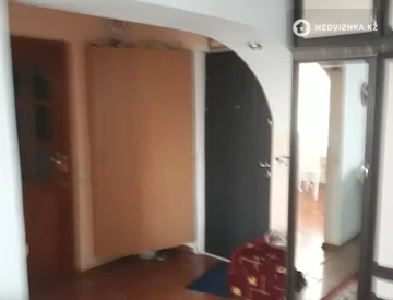 1-комнатная квартира, этаж 3 из 5, 33 м², На длительный срок, миниатюра 1