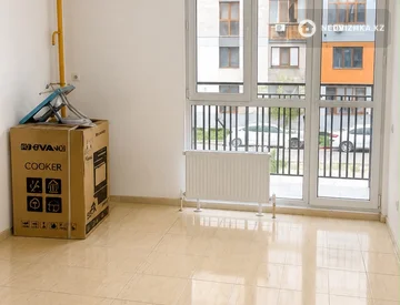 2-комнатная квартира, этаж 2 из 9, 67 м², миниатюра 2
