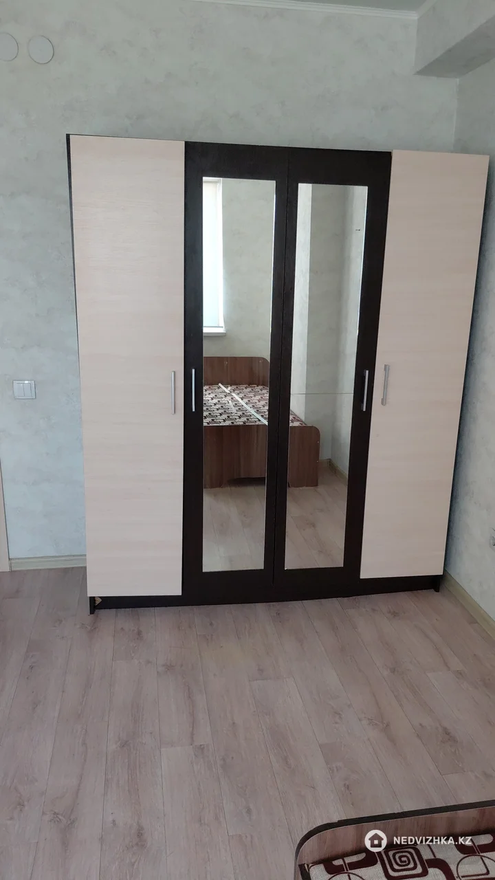 3-комнатная квартира, этаж 3 из 5, 80 м², На длительный срок