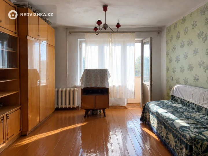 1-комнатная квартира, этаж 4 из 5, 37 м², фотография 3