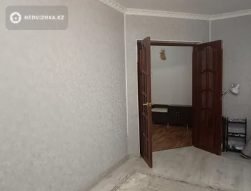 2-комнатная квартира, этаж 4 из 10, 67 м², миниатюра 2