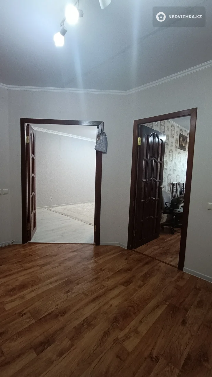 2-комнатная квартира, этаж 4 из 10, 67 м², фотография 3