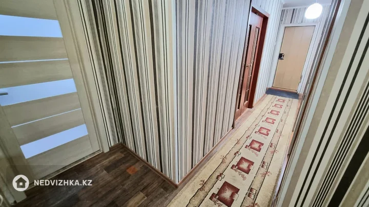 3-комнатная квартира, этаж 9 из 9, 63 м², фотография 2