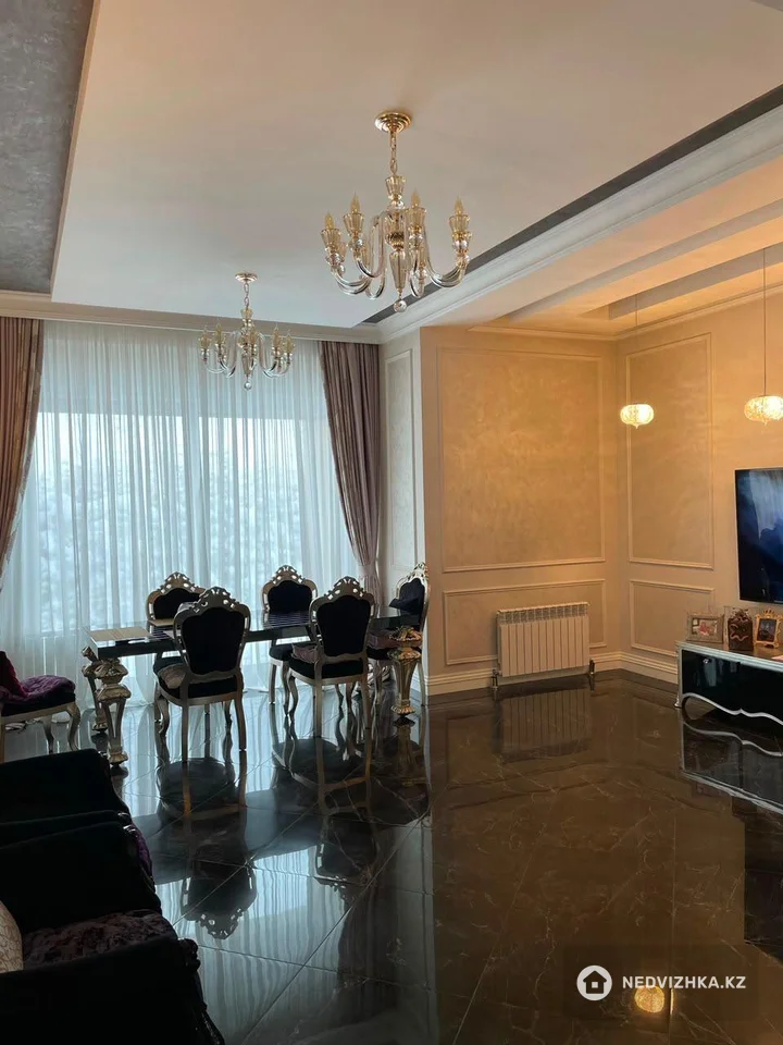 4-комнатная квартира, этаж 1 из 3, 180 м², фотография 3
