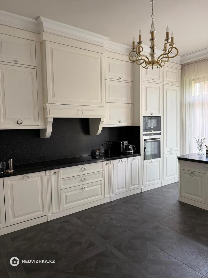 4-комнатная квартира, этаж 1 из 3, 180 м², фотография 4