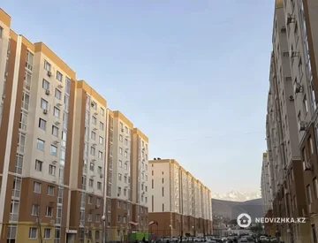 1-комнатная квартира, этаж 9 из 9, 37 м², миниатюра 2