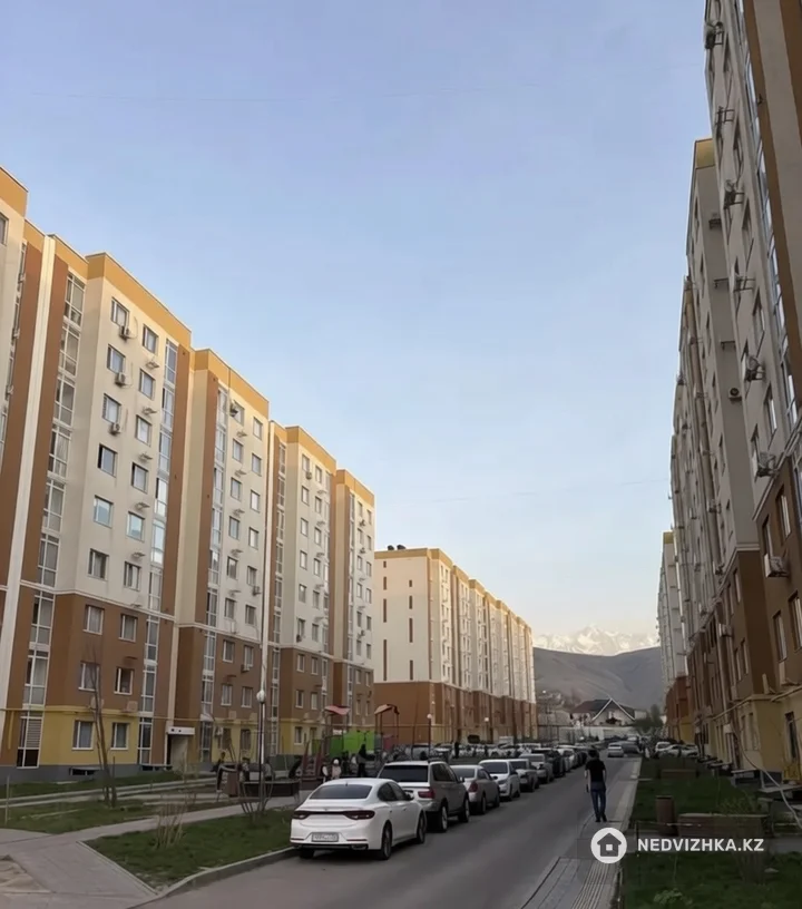 1-комнатная квартира, этаж 9 из 9, 37 м², фотография 2