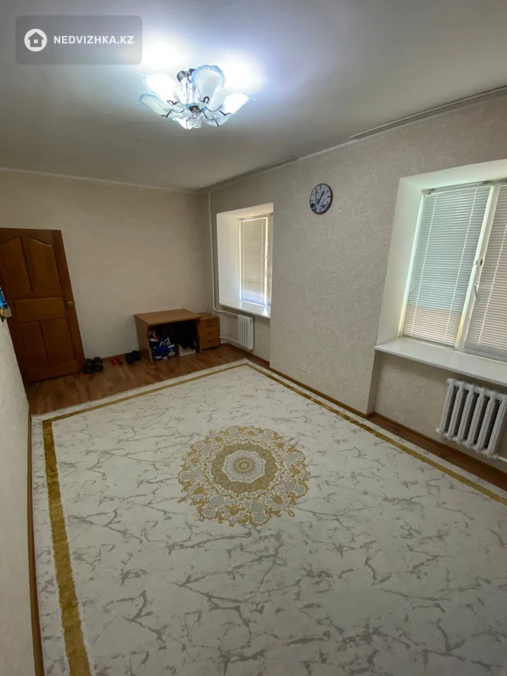 3-комнатная квартира, этаж 4 из 5, 75 м², фотография 2