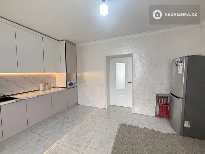 8-комнатный дом, 6 соток, 200 м², фотография 4