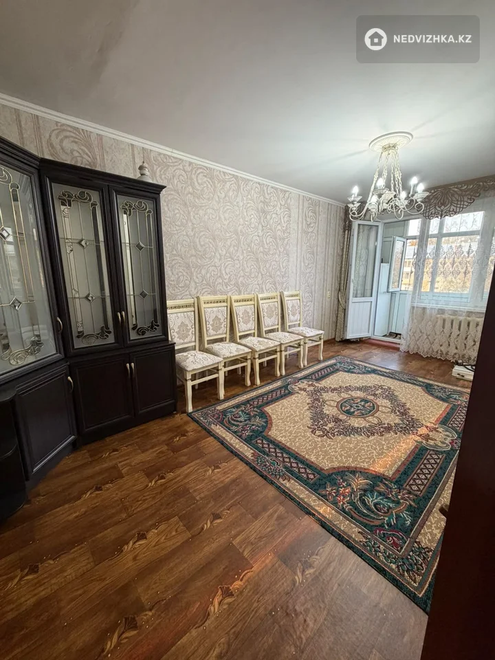 3-комнатная квартира, этаж 4 из 5, 62 м², фотография 2