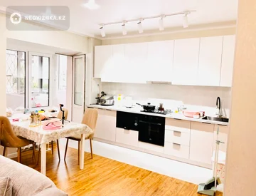 4-комнатная квартира, этаж 2 из 5, 91 м², миниатюра 1