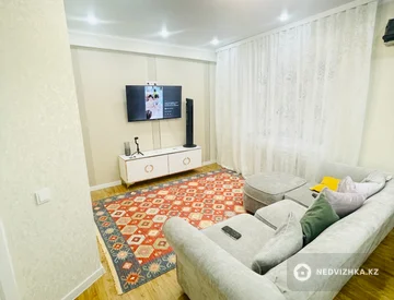 4-комнатная квартира, этаж 2 из 5, 91 м², миниатюра 2