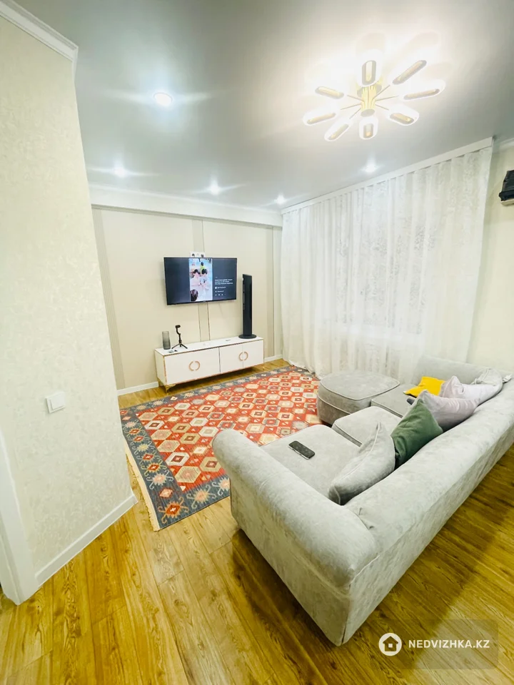 4-комнатная квартира, этаж 2 из 5, 91 м², фотография 2