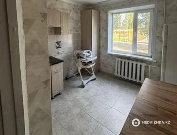 2-комнатная квартира, этаж 1 из 10, 50 м², миниатюра 1