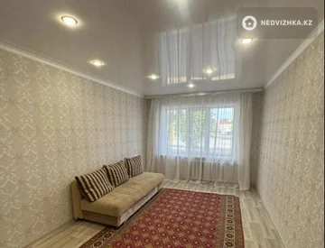 2-комнатная квартира, этаж 1 из 10, 50 м², миниатюра 2