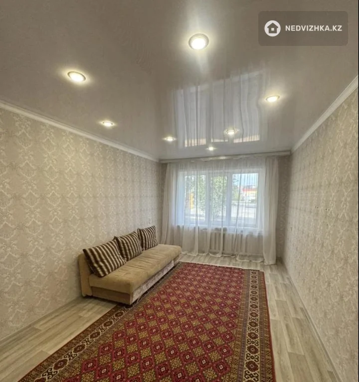 2-комнатная квартира, этаж 1 из 10, 50 м², фотография 2
