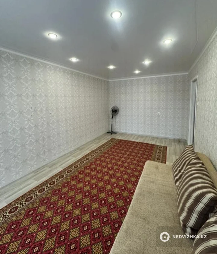 2-комнатная квартира, этаж 1 из 10, 50 м², фотография 3