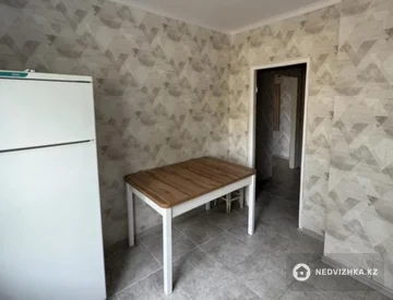 2-комнатная квартира, этаж 1 из 10, 50 м², миниатюра 4