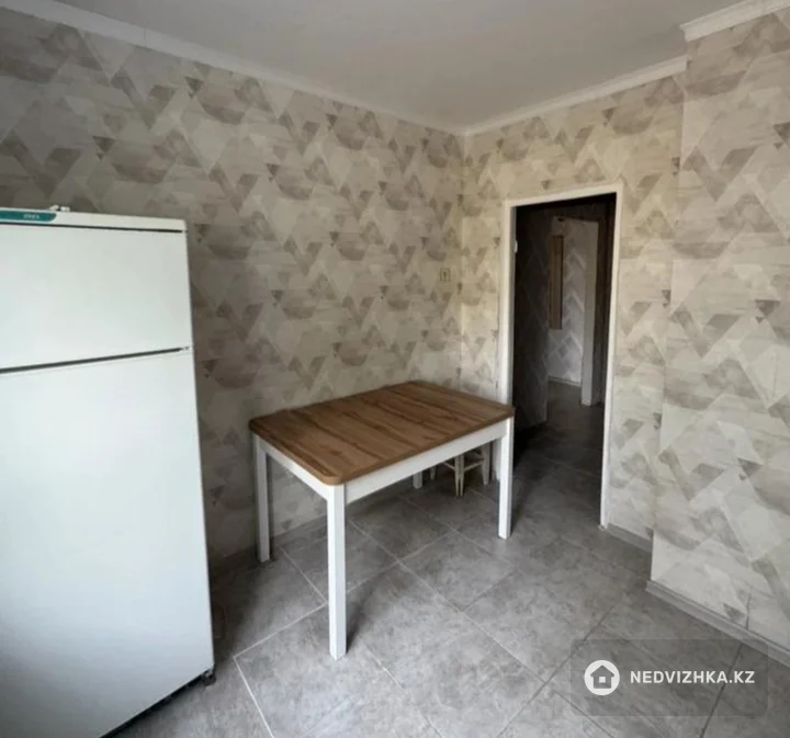 2-комнатная квартира, этаж 1 из 10, 50 м², фотография 4