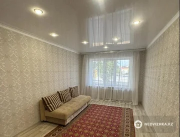 2-комнатная квартира, этаж 1 из 10, 50 м², миниатюра 1
