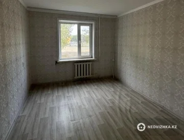 2-комнатная квартира, этаж 1 из 10, 50 м², миниатюра 3