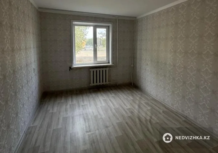 2-комнатная квартира, этаж 1 из 10, 50 м², фотография 3