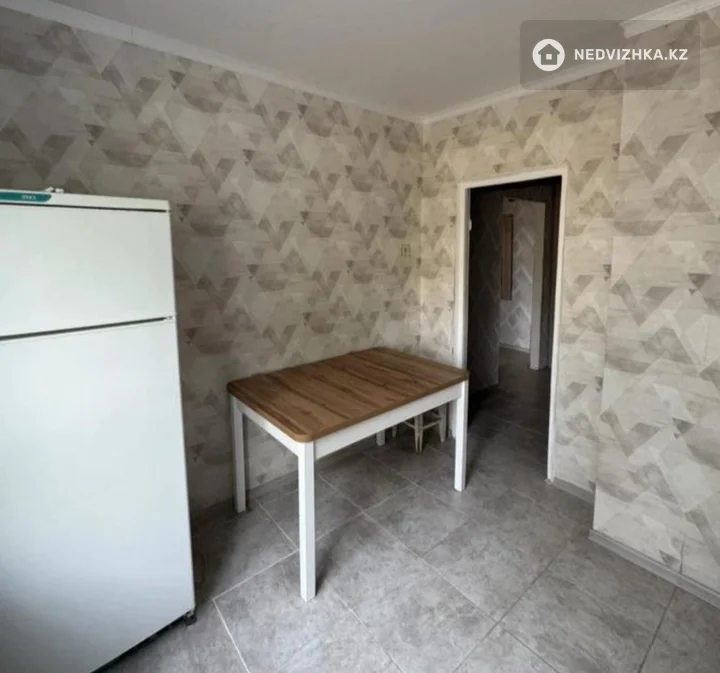 2-комнатная квартира, этаж 1 из 10, 50 м², фотография 5