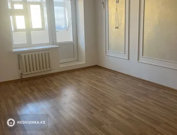 3-комнатная квартира, этаж 3 из 5, 70 м², На длительный срок, миниатюра 2