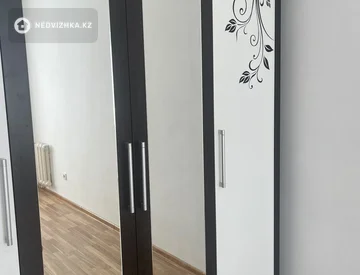 3-комнатная квартира, этаж 3 из 5, 70 м², На длительный срок, миниатюра 6