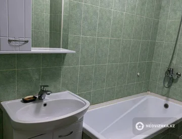 1-комнатная квартира, этаж 6 из 17, 40 м², На длительный срок, миниатюра 3