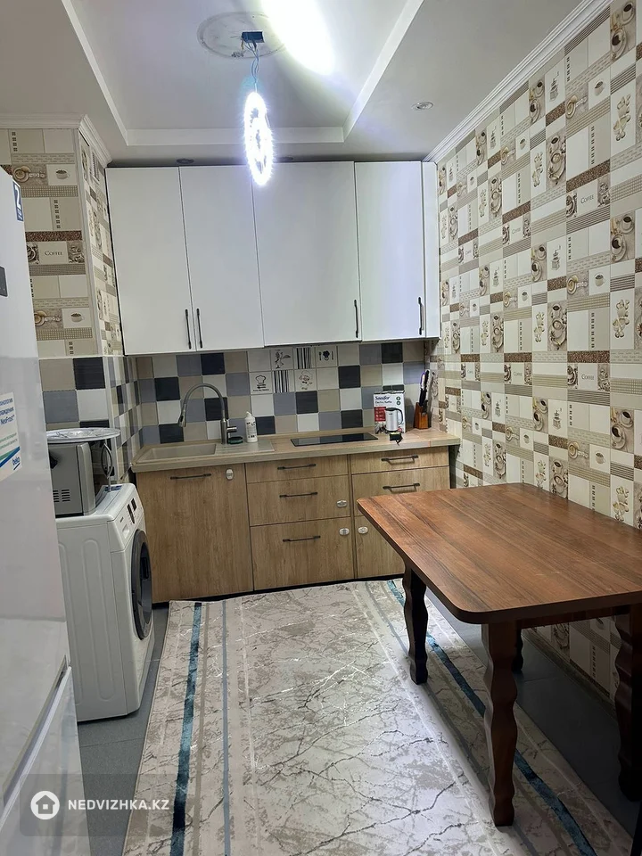 1-комнатная квартира, этаж 6 из 17, 40 м², На длительный срок, фотография 2