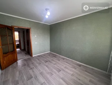 3-комнатная квартира, этаж 3 из 10, 68 м², миниатюра 2