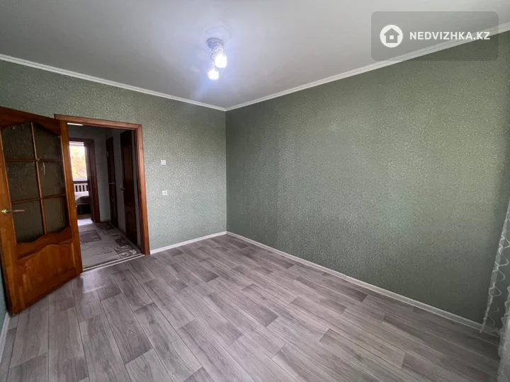 3-комнатная квартира, этаж 3 из 10, 68 м², фотография 2