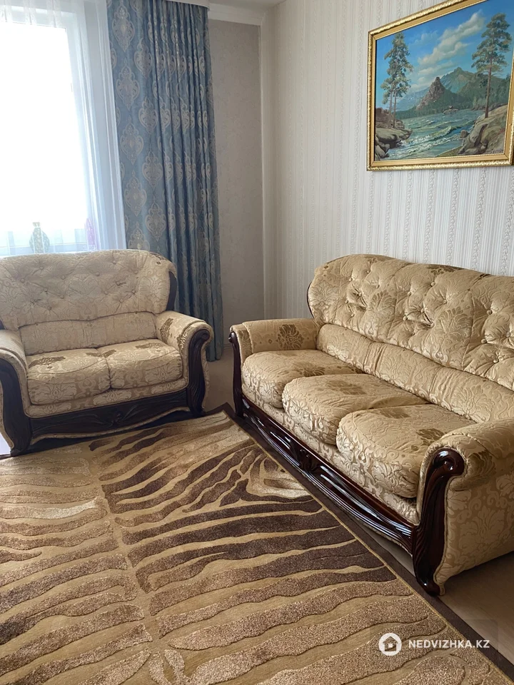 2-комнатная квартира, этаж 9 из 11, 81 м², фотография 2